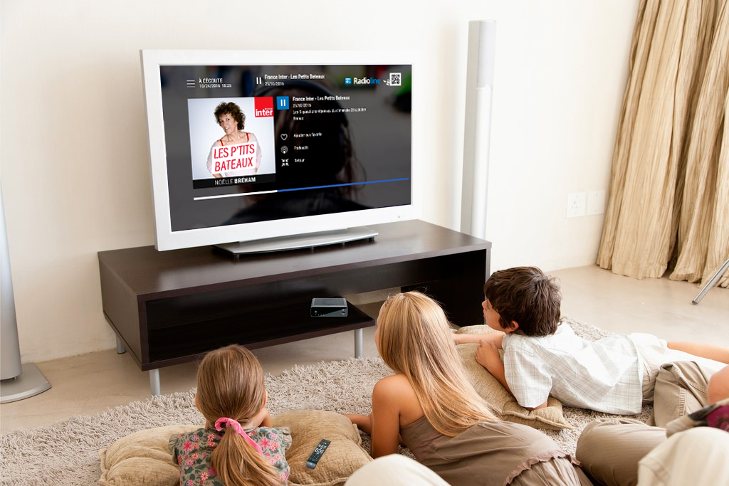 Radioline HTML5 TV app home screen player screen